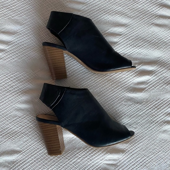 Chinese Laundry Heels - Picture 2 of 5